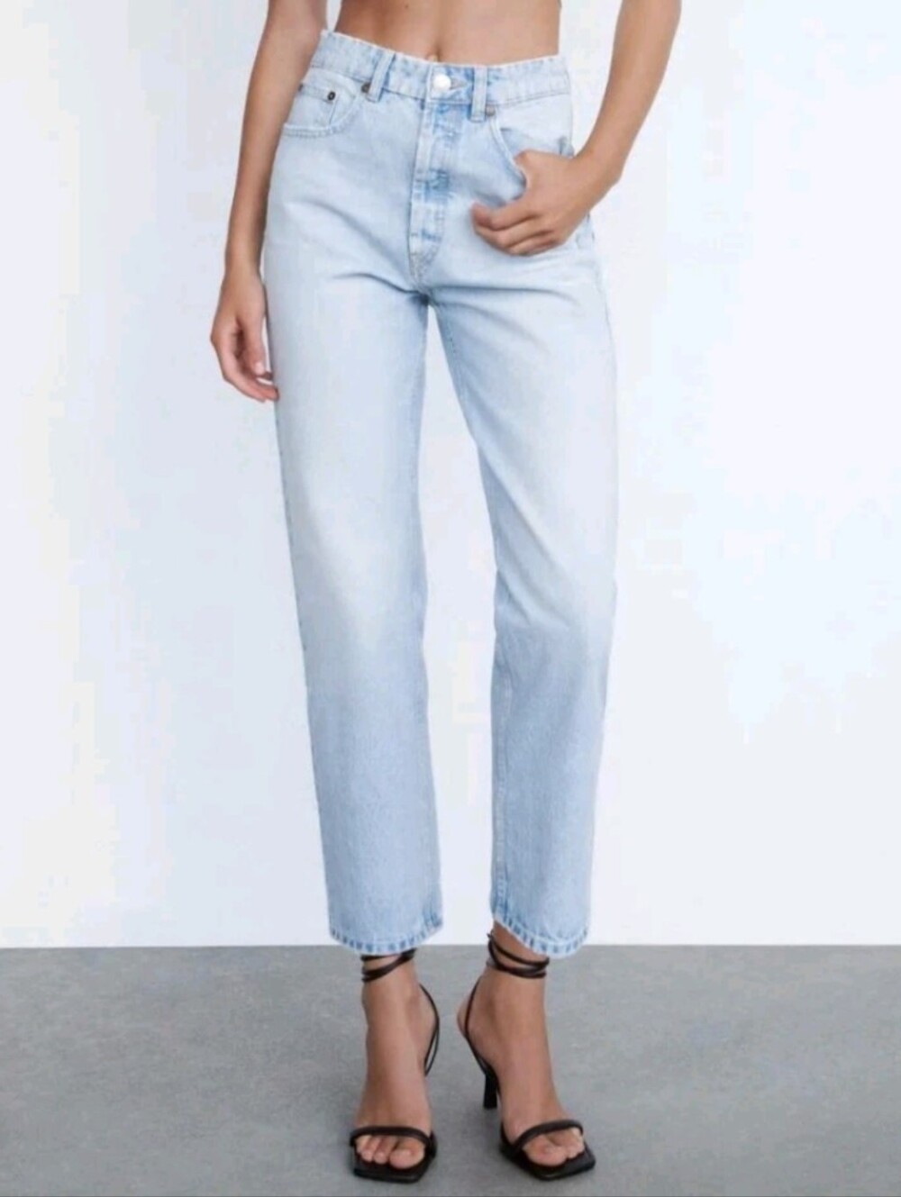 Zara Regular Fit High Rise Light Wash Jean Sz 4